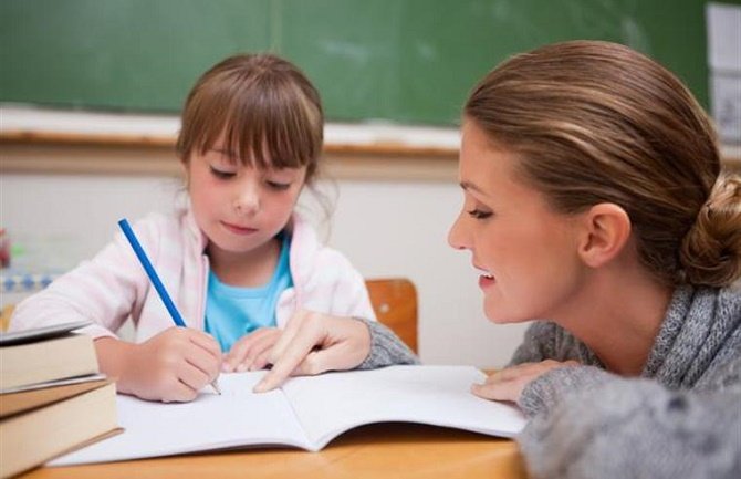 Odluku Ministarstva za isplatu asistentima u nastavi podržalo 14 NVO