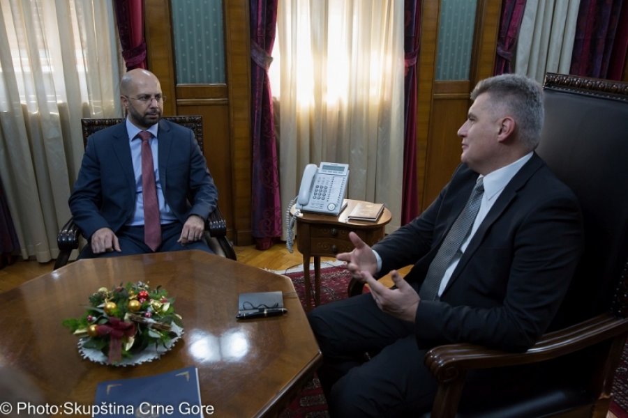 8c4e7ddecfb739ef5c33c55621b27630L