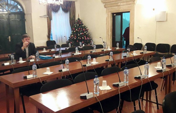 Prekinuta sjednica Skupštine opštine Kotor, došao samo SNP