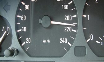 Još četiri mlada vozača počinila četiri teška saobraćajna prekršaja