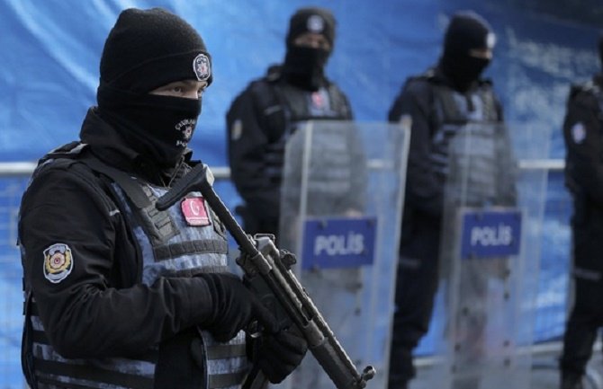 Novi napad u Istanbulu: 15-godišnjak ranio dvije osobe u džamiji