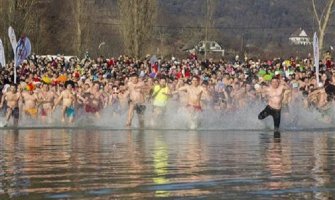 Novogodišnje kupanje u Sjevernom moru (FOTO)