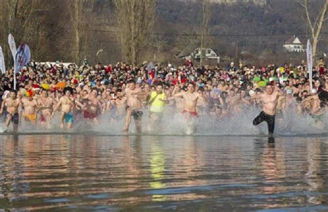 Novogodišnje kupanje u Sjevernom moru (FOTO)