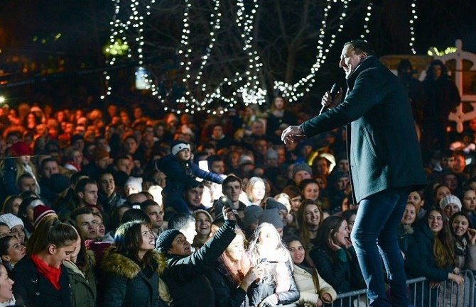 I za reprizu Nove godine puni trgovi (FOTO)