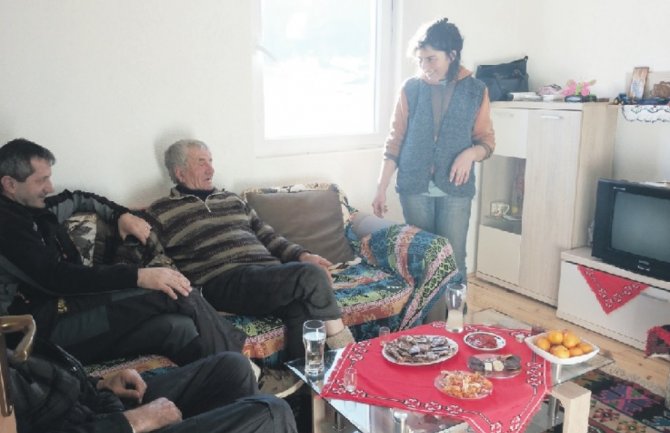 Gradnja završena: Anđelići uselili u novu kuću, svanulo im!