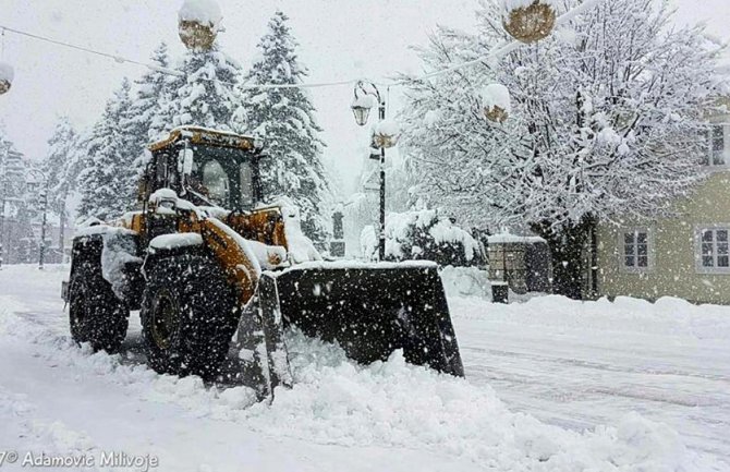 Najviše snijega palo na Cetinju(FOTO)
