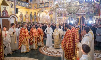 U Hramu Hristovog Vaskresenja u Podgorici održana božićna liturgija(FOTO)