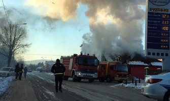Izgorjela štala, gorio diskont pića