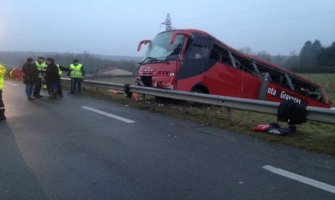 Autobus sletio sa puta, četvoro poginulo, 20 povrijeđenih (FOTO)