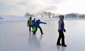 Hrabri Nikšićani testirali zaleđeni Krupac (FOTO)