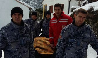 Bar: Iz zaleđenog sela evakuisan bolesni starac