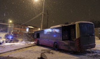 Autobus se zakucao u kuću Cece Ražnatović(FOTO)