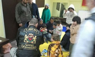 Kotor: 11-člana porodica spavala u golfu, od smrzavanja ih spasili humanitarci