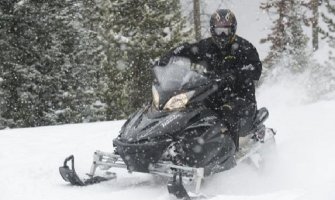 Pljevlja: Motornim sankama se probili do najudaljenijeg sela da bi se bebi pružila pomoć
