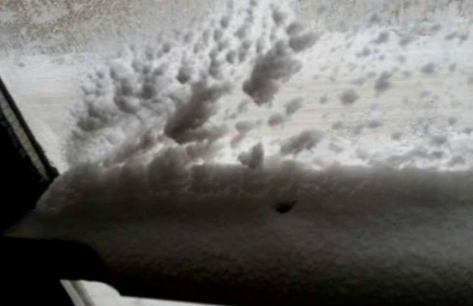 Led u vozu Bar-Beograd, putnici skoro 500km putovali bez grijanja(FOTO)