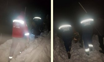 Andrijevica: Pješke kroz snijeg spasili pacijenta na nosilima