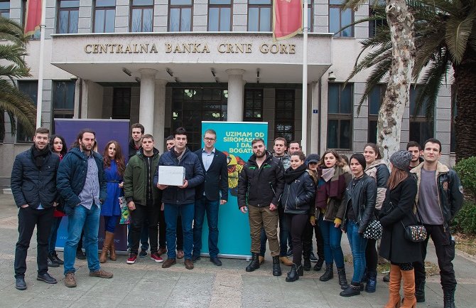  Mladi DF-a prikupljali sredstva za pomoć Fabrisu 