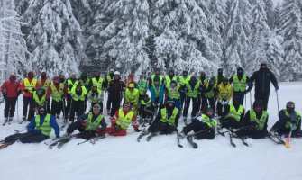 Crnogorski studenti učili da skijaju na Kopaoniku(FOTO)