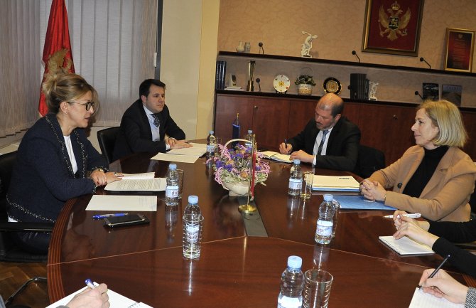 Stvaranje efikasne i servisno opredijeljene javne uprave