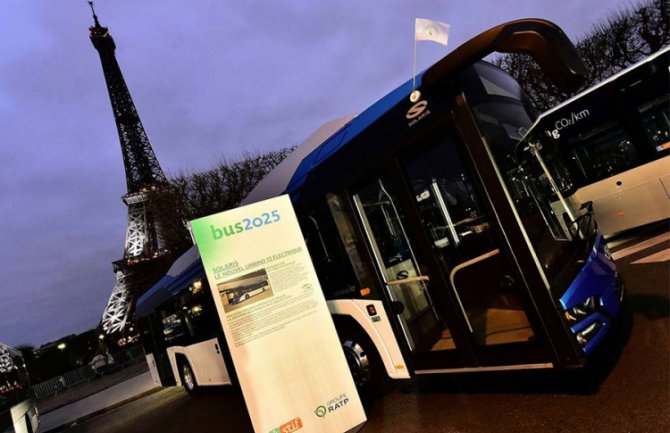 Autobus bez vozača počeo da saobraća u Parizu