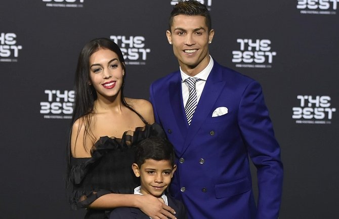 Najpoželjniji neženja svijeta Kristijano Ronaldo staje na ludi kamen