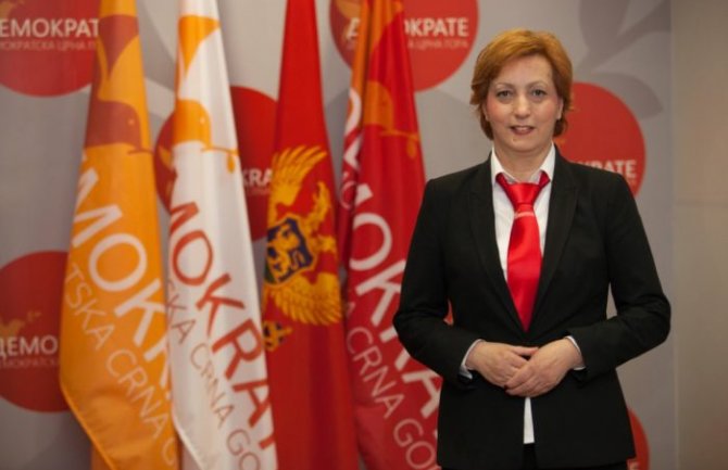 Popović pisala Purišiću: Grubo kršite zakon i na zakonu zasnovana prava majki 