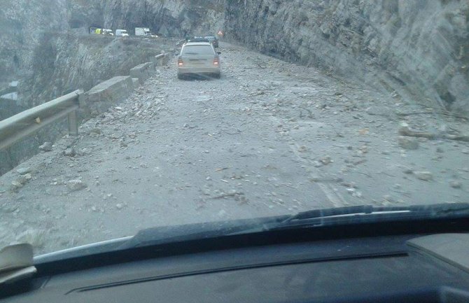 Odron u kanjonu Morače, vozači oprez