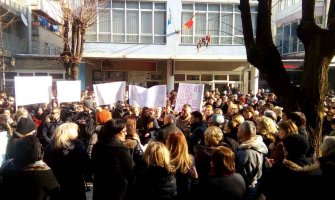 Tragično što neko može da se igra sa 22 hiljade majki, smanjenje neće proći