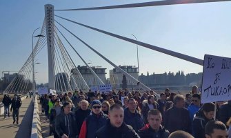 Krenuo protestni marš ka ZIKSu(VIDEO)