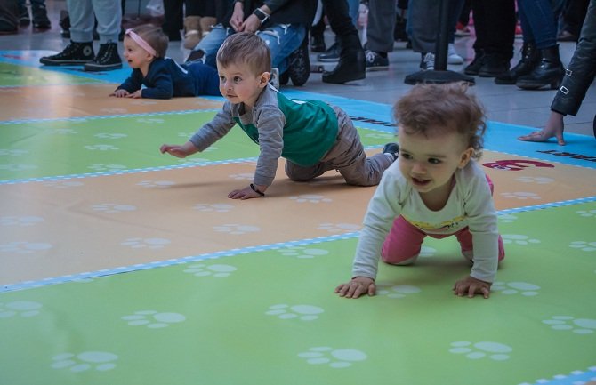Hristina najbrža beba Lino puzijade (FOTO)