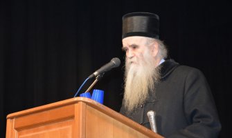 Amfilohije: Prosvjetni radnici da se odupru inerciji progona ćirilice u crnogorskim školama 