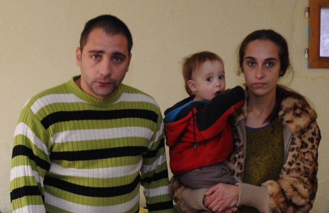 Četvoročlanoj porodici iz Nikšića potrebna pomoć: Život kao u izbjeglištvu