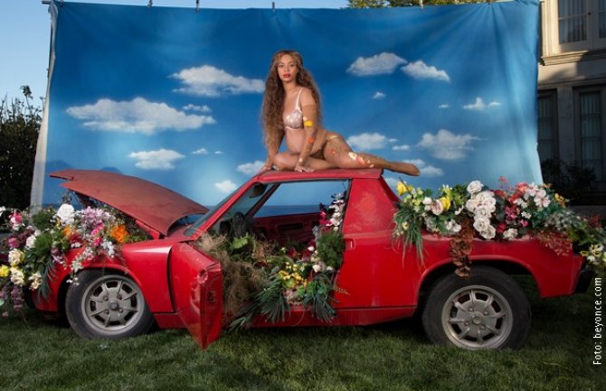 Bijonse: Imam tri srca (FOTO)