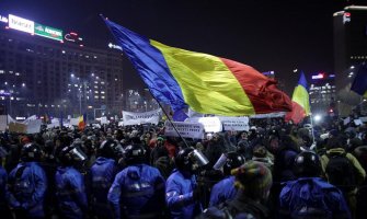 Nastavljeni protesti u 20 gradova širom Rumunije(VIDEO)