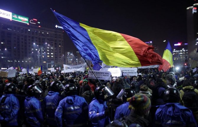 Nastavljeni protesti u 20 gradova širom Rumunije(VIDEO)