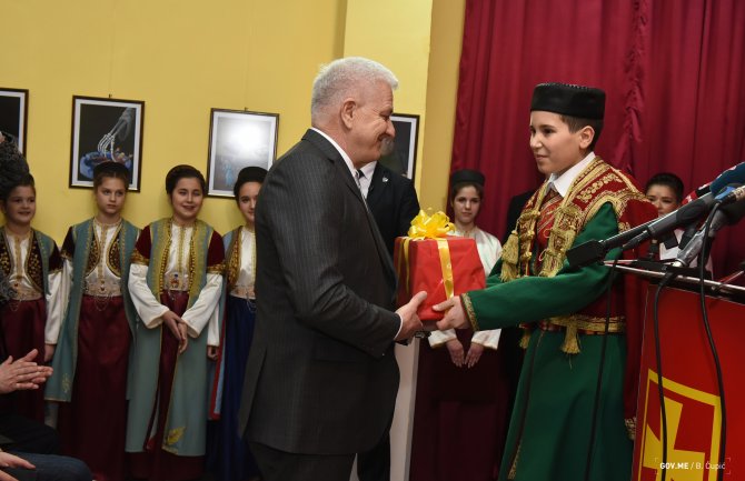 Marković Crnogorcima u Lovćencu: Ljubite Srbiju a volite Crnu Goru 