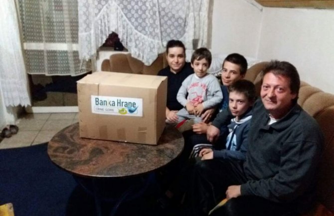 Porodica Ilić živi u nekadašnjoj štali, pomoć svake vrste dobrodošla!