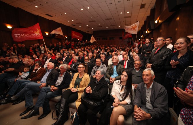 OO Demorkate Nikšić poručio DPS-u: Niko više neće sa vama