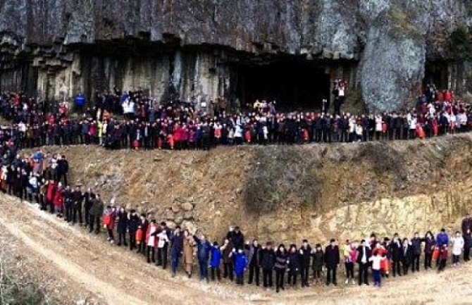 500 članova jedne porodice na zajedničkoj fotografiji