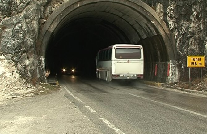 Potpuna obustava saobraćaja na magistralnom putu Podgorica-Cetinje