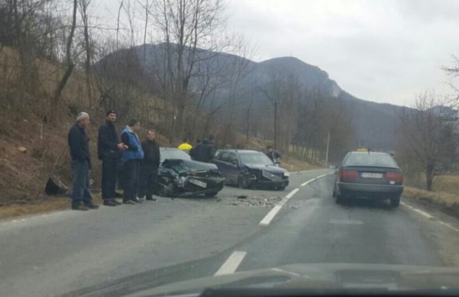 Sudar automobila u mjestu Srđevac, povrijeđeni vozači 