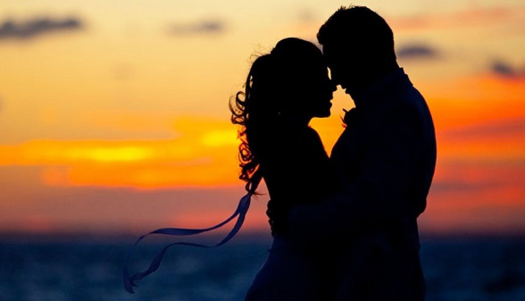 1593561853couplesunsetsilhouettecaribbeanbeachwedding