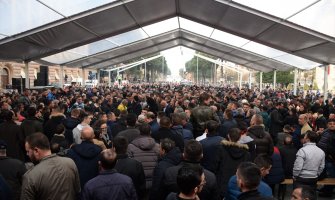 Tirana: Opozicija noć provela u šatorima