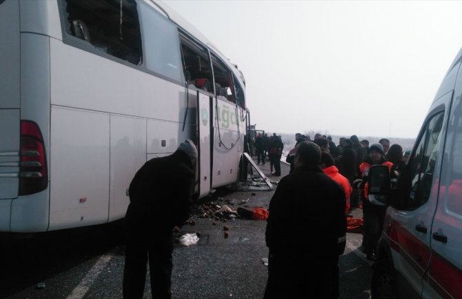  U sudaru autobusa osam poginulih, 28 povrijeđenih