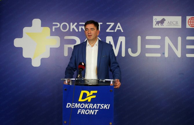 Medojević: Vlada ukida naknade za majke troje i više djece