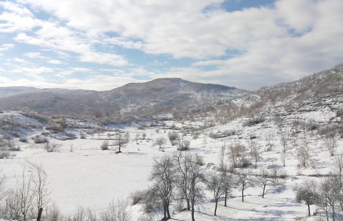 Pao snijeg na sjeveru, tokom noći prestanak padavina