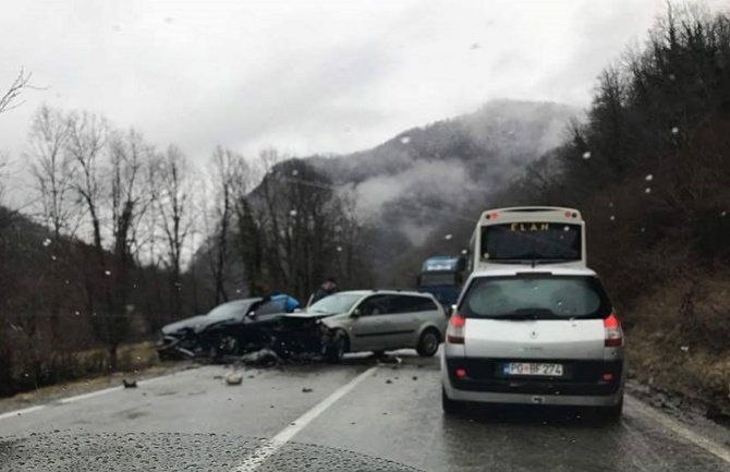 Nezgoda na putu Podgorica-Kolašin, vozači oprez zbog odrona