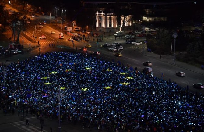 Rumunija: Demonstranti formirali zastavu EU 