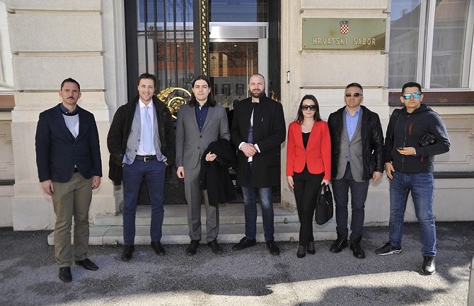 Pernar: Crnogorski vojnici gule krompire u Avganistanu