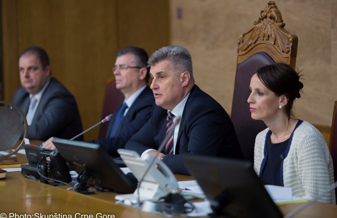 Etički kodeks promijeniti, kazne neprikladne za neprimjerno ponašanje poslanika